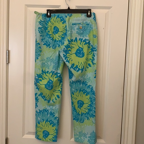 Lilly Pulitzer resort fit floral Capri pant - Picture 1 of 7